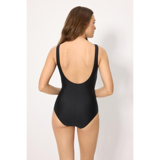 Alternative view of YSABEL MORA 83288