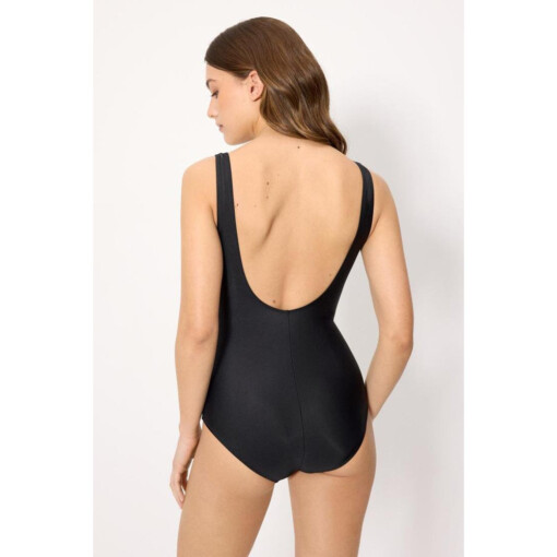 Alternative view of YSABEL MORA 83318