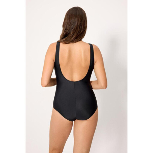 Alternative view of YSABEL MORA 83321