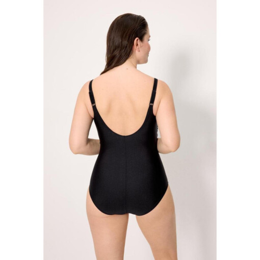 Alternative view of YSABEL MORA 83409